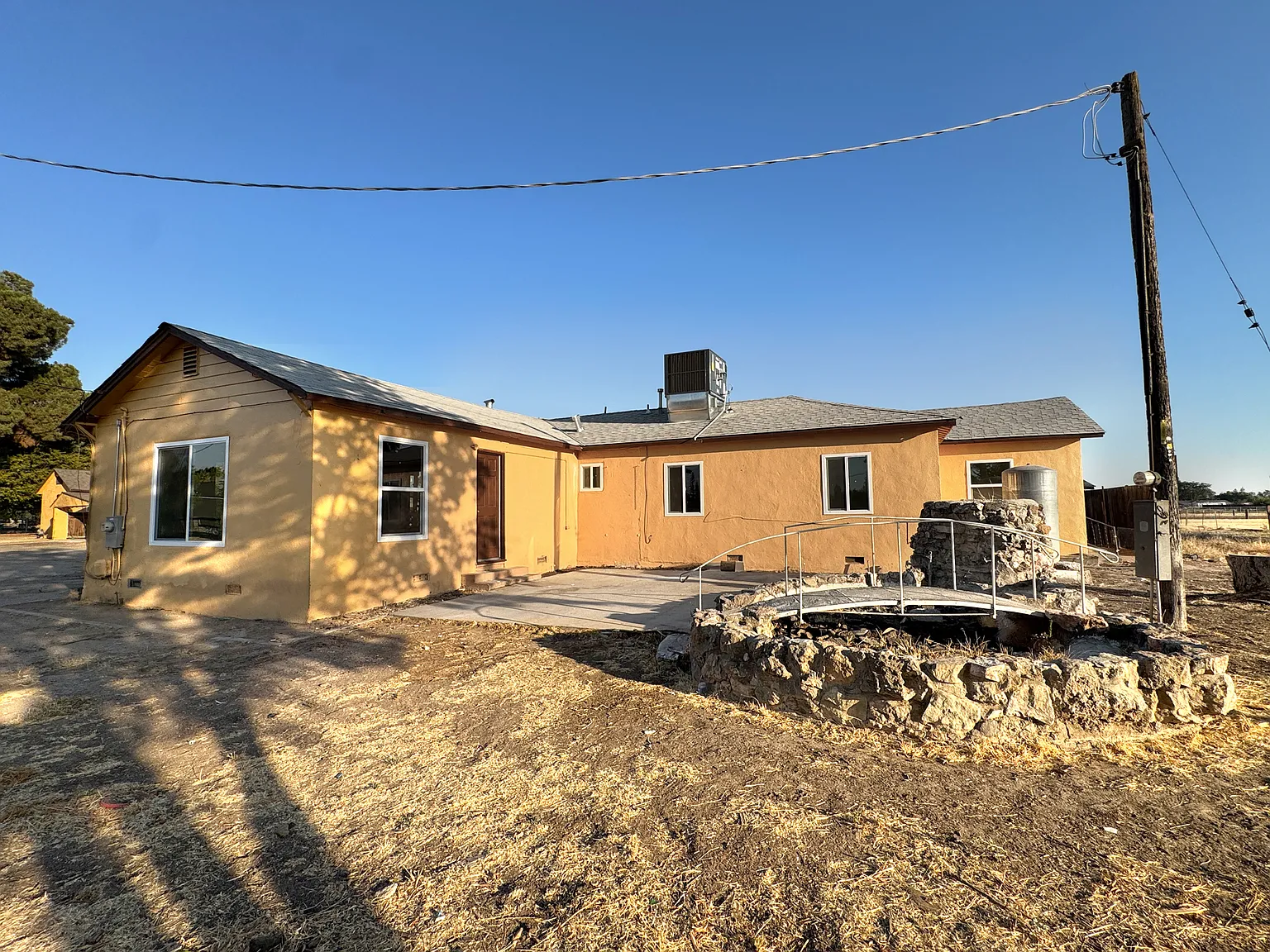 6 bed, 2505 sqft, $2,500 — Photo 2