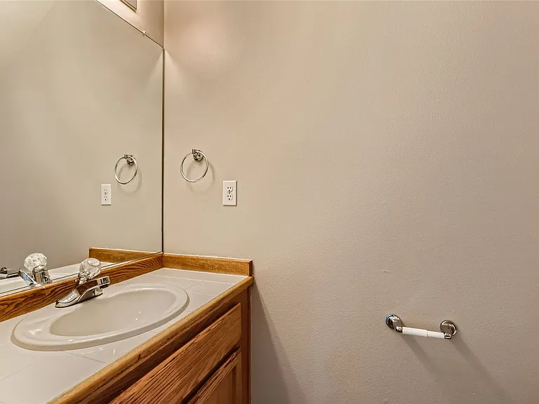 3133 NE 13th Pl — Photo 12