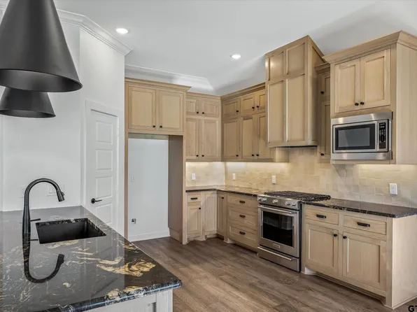 588 Imagine Dr, Lindale, TX 75771