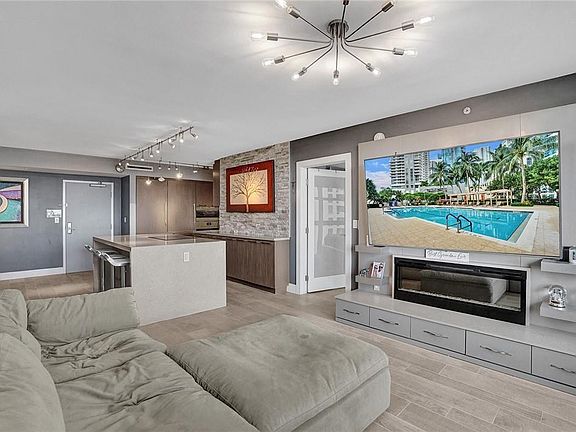 5th image of 347 N New River Drive #1902