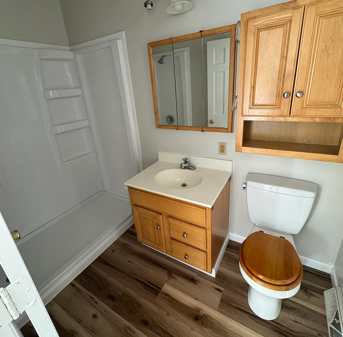 1 bed, 1.5 bath, 850 sqft, $1,300 — Photo 2
