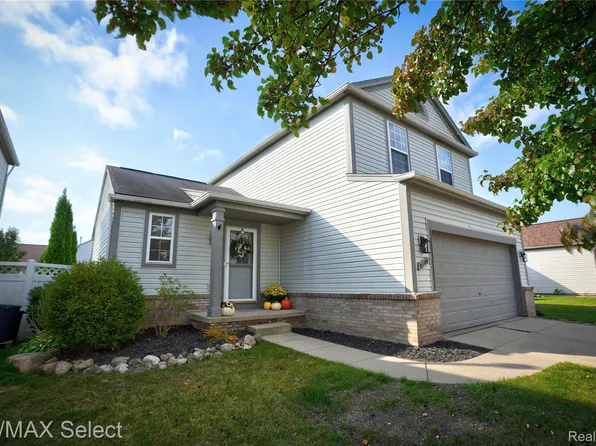 5199 Meadow Crest Cir, Holly, MI 48442