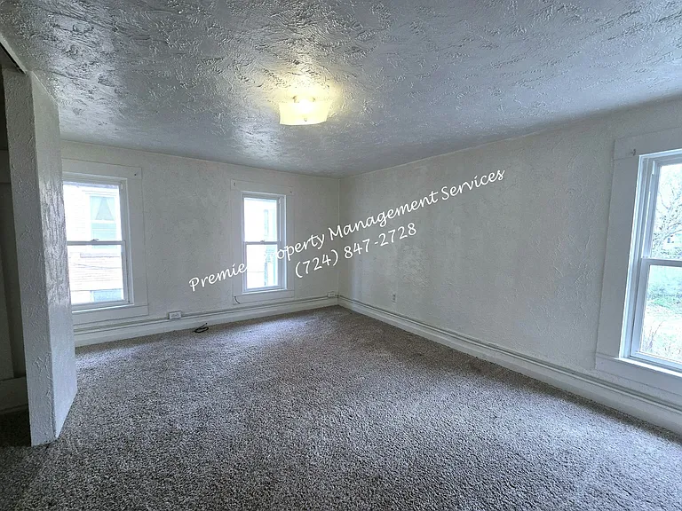 125 N Chestnut St #1/2 — Photo 15