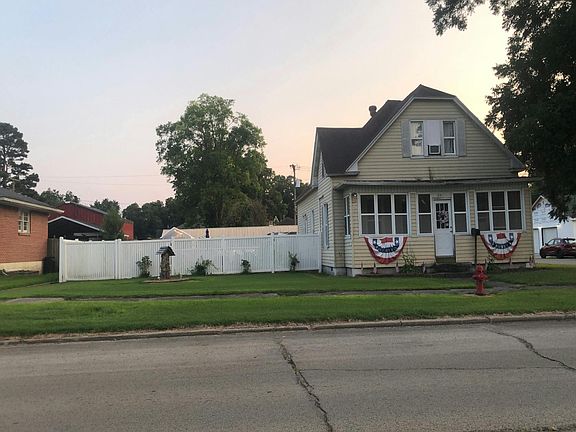 3rd image of 330 W Yoakum Ave