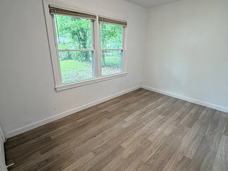 625 W 35th St — Photo 10