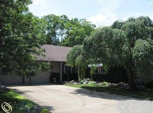 8323 Mabley Hill Rd, Fenton, MI 48430