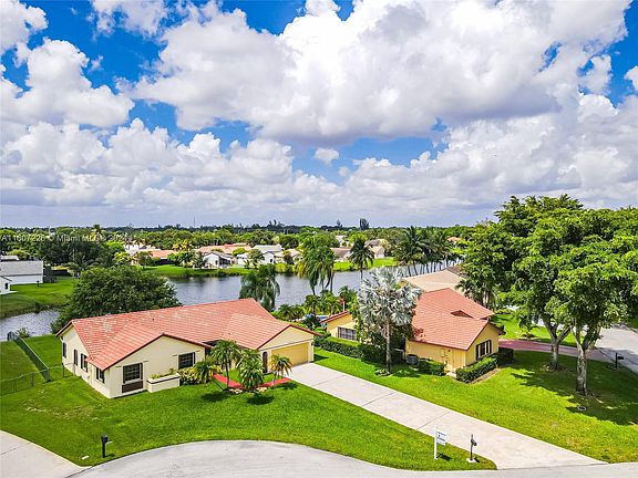 3rd image of 15021 Featherstone Way