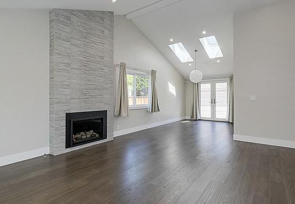 3rd image of 850 Loma Verde Ave
