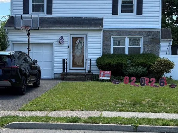 110 Ackerman Ave, Elmwood Park, NJ 07407