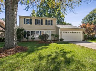 5 Malvern Ln, Vernon Hills, IL 60061