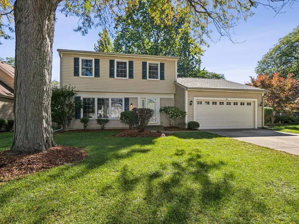 5 Malvern Ln, Vernon Hills, IL 60061