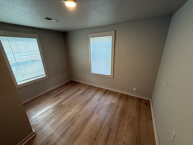 415 E Velma Ave — Photo 8