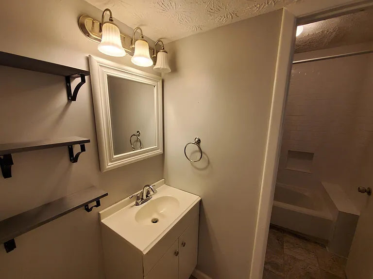 103 Tuxworth Cir — Photo 16