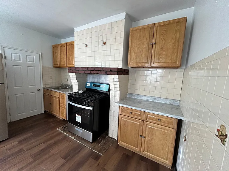 418 John St #1 — Photo 3