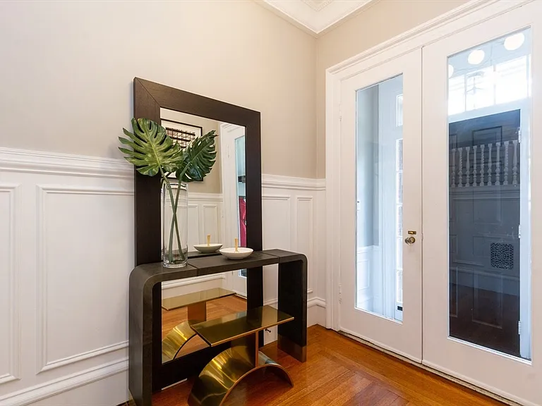 27 Hereford St — Photo 3