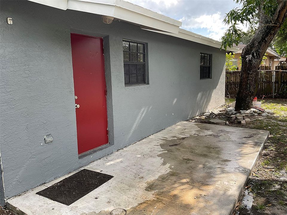1st image of 429 NW 15th Ter