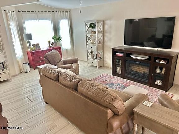 2nd image of 13825 Flora Vista Ave