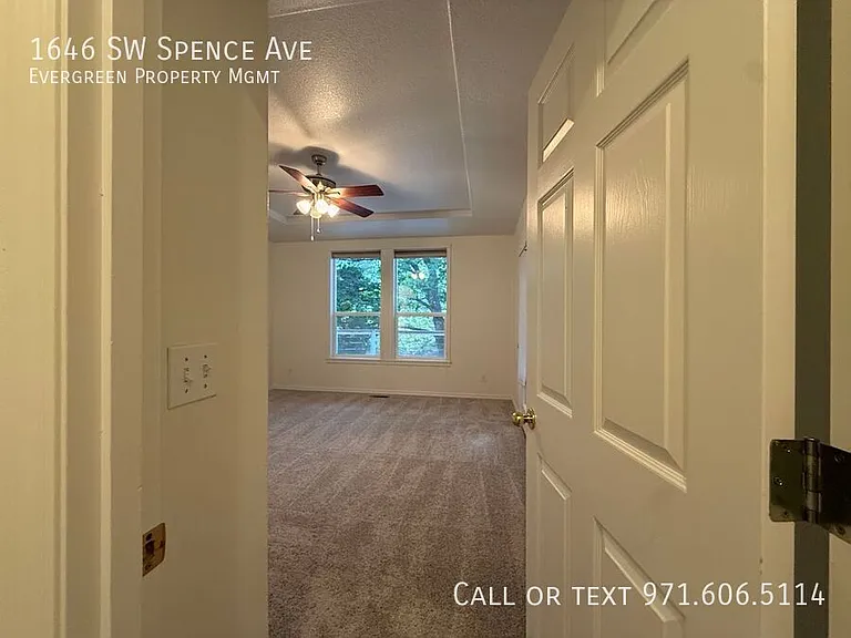 1646 SW Spence Ave — Photo 16