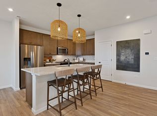 2711 Lawlor Ln, Naperville, IL 60564