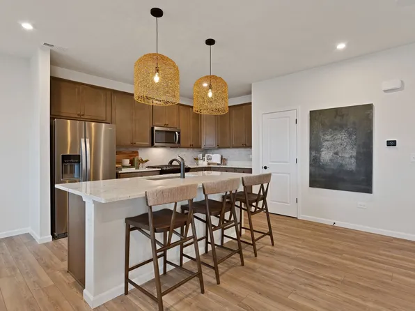 2711 Lawlor Ln, Naperville, IL 60564