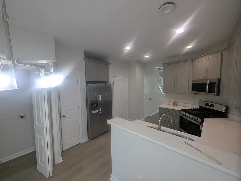 178 Brady St — Photo 6