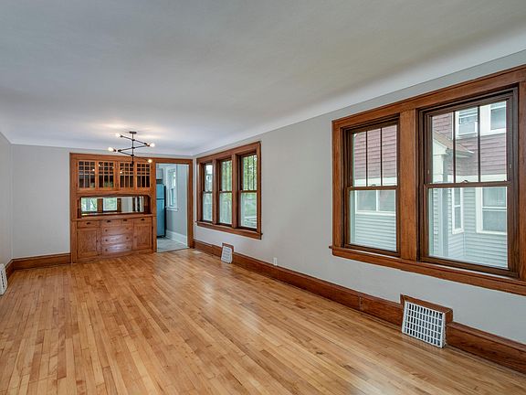 4th image of 1755 Bush Ave