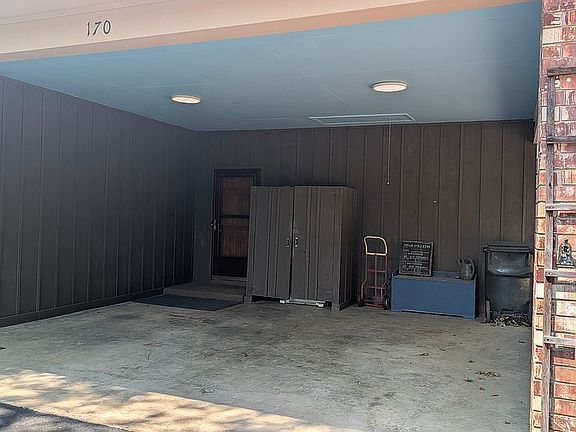 5th image of 170 Carpenter Ct