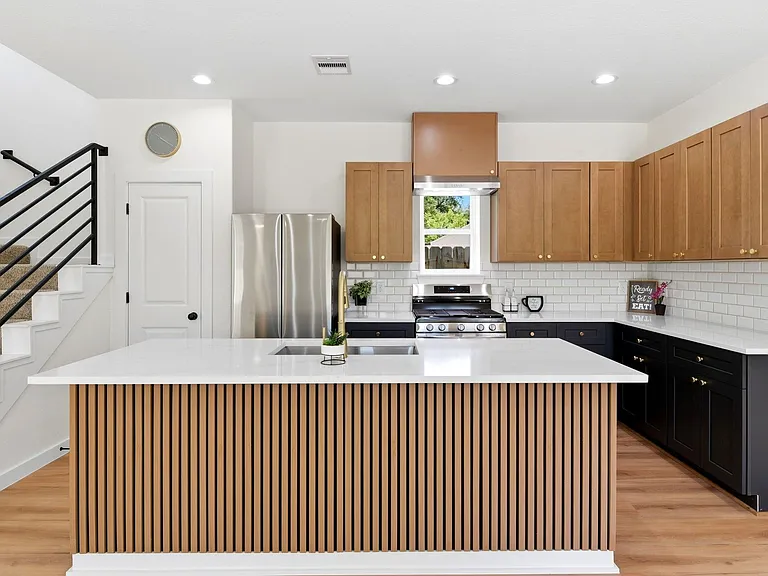 6113 Haight St — Photo 12