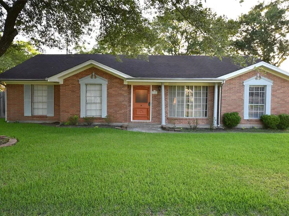 1126 Robert St, Pearland, TX 77581