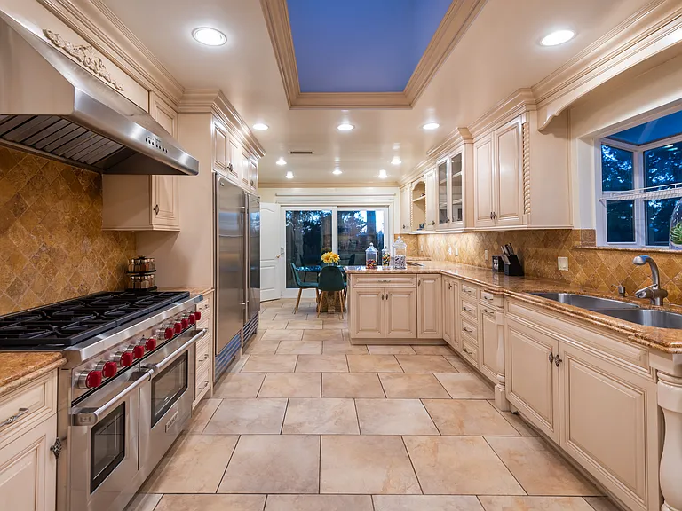 1915 Loma Vista Dr — Photo 14