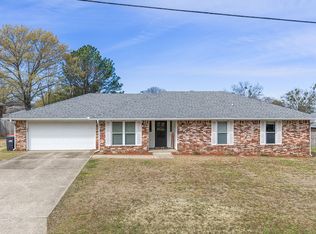 1509 N 11th St, Van Buren, AR 72956