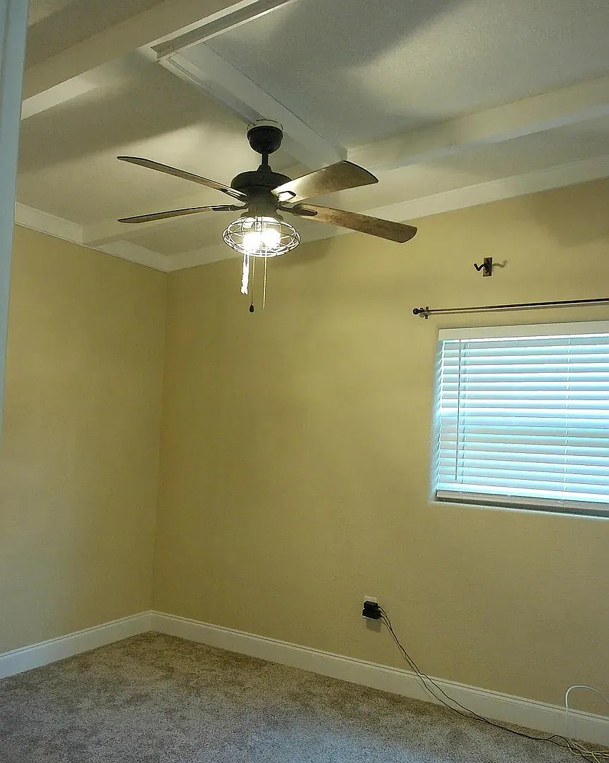 464 Judy St — Photo 3