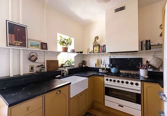 2nd image of 608 Henry St #3