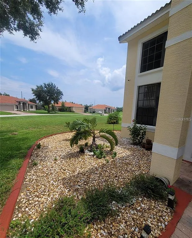 4 bed, 2.5 bath, 2187 sqft, $2,400 — Photo 3