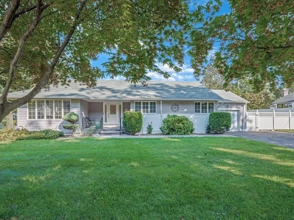 21 Ridge Drive, Glen Cove, NY 11542
