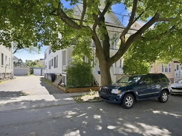 11 Gardner St APT 4, Salem, MA 01970