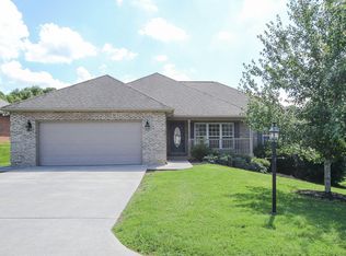 1067 Saint Johns Dr, Maryville, TN 37801