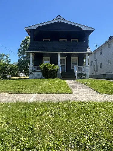E 144th St Photo 1