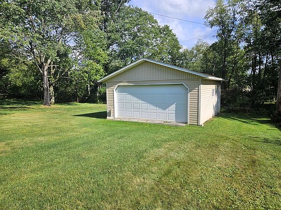 5th image of 15 Elm Dr