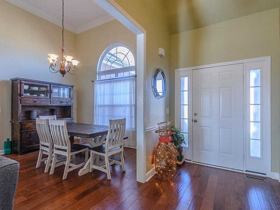 3rd image of 403 Cobblestone Way