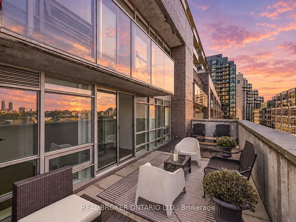 68 Abell St #736