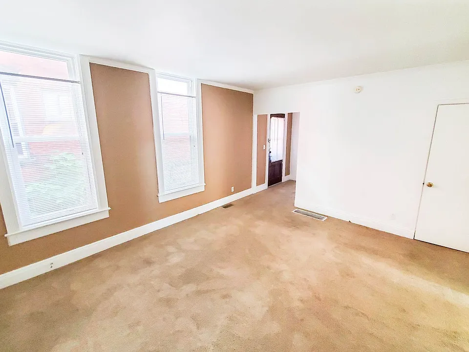 337 W 8th St