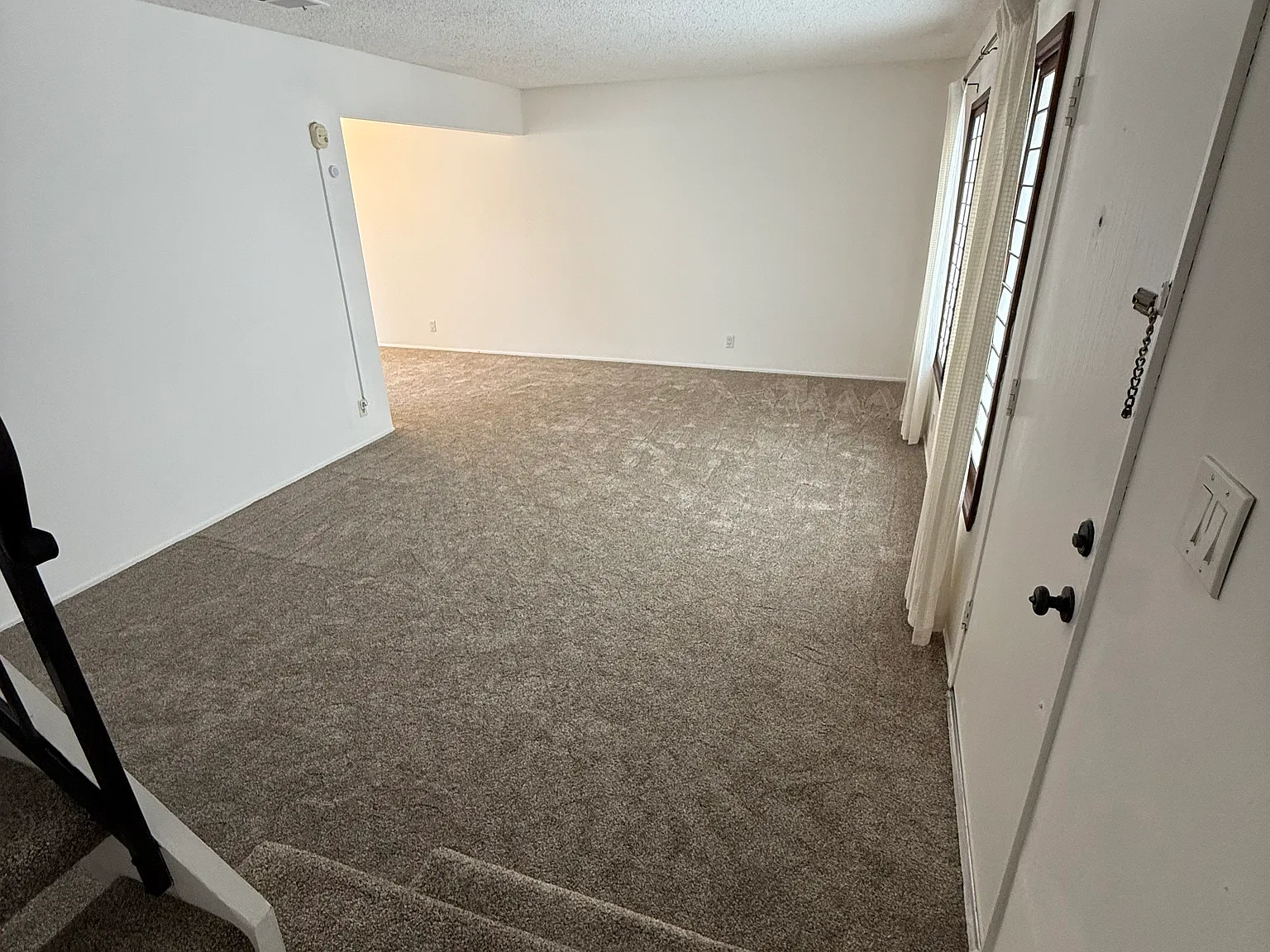3 bed, 1.5 bath, 1156 sqft, $3,400 — Photo 3