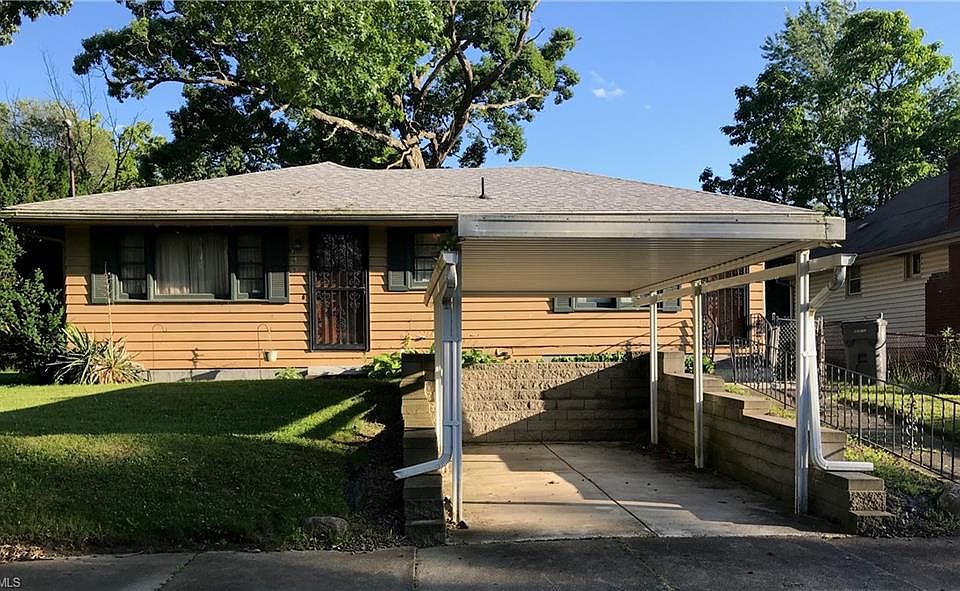 1st image of 365 Chicago Ave
