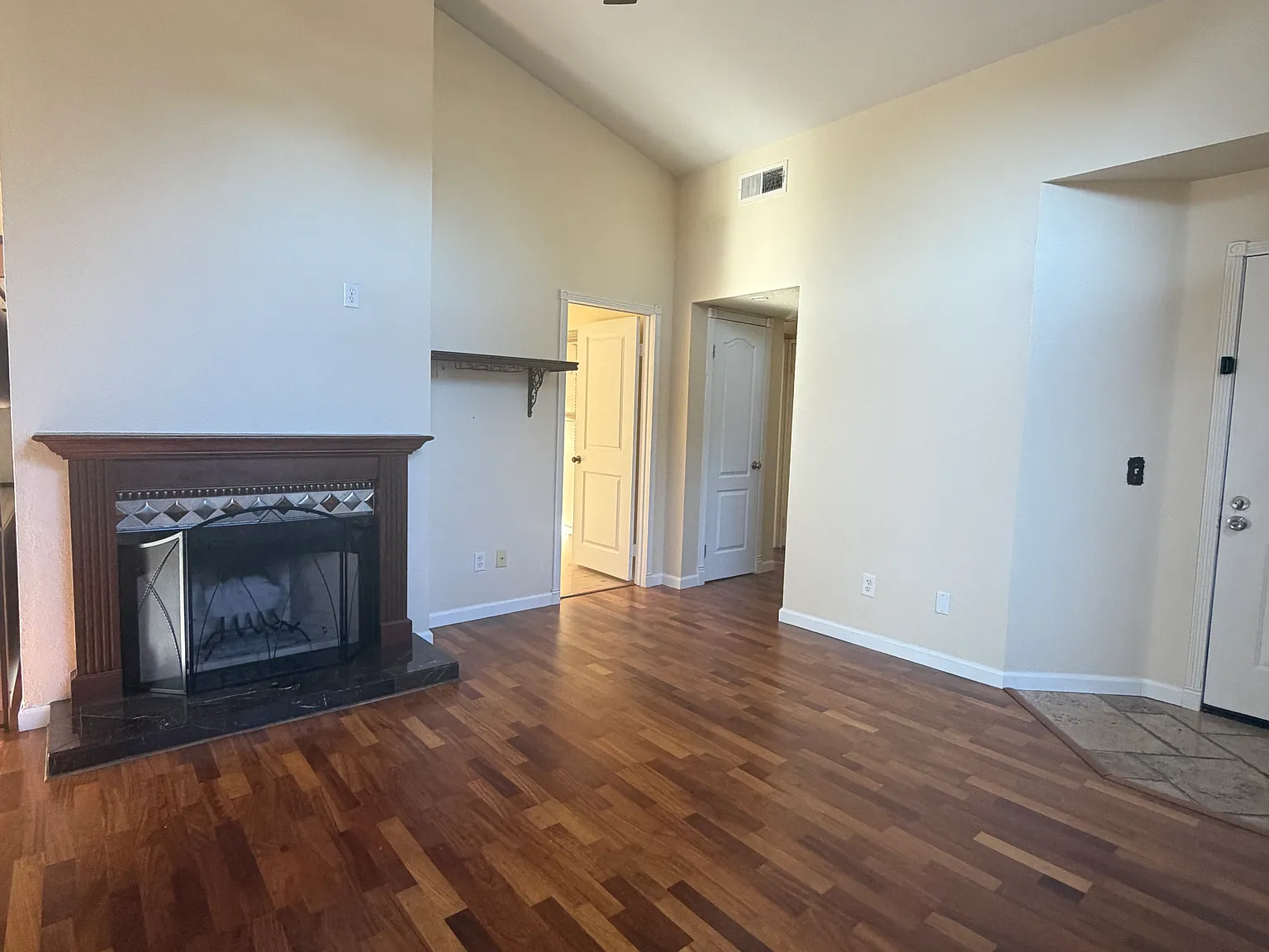 2 bed, 988 sqft, $2,645 — Photo 4