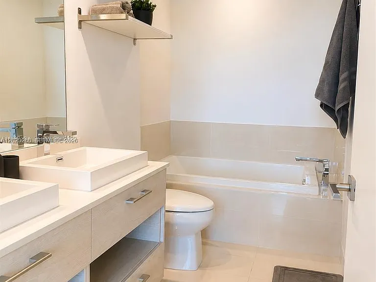 45 SW 9th St #2908 — Photo 9