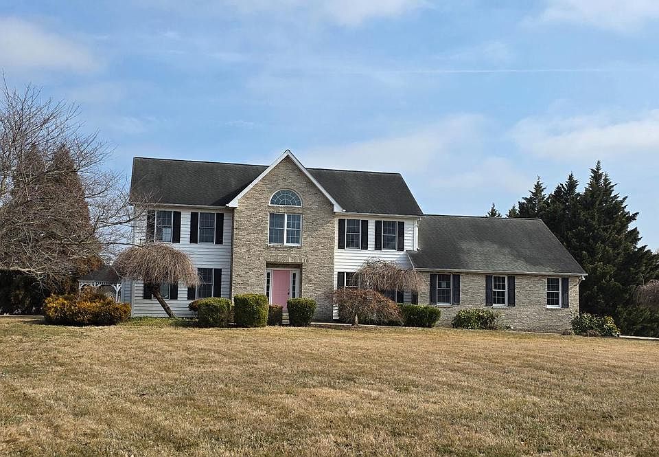 1st image of 221 Winchester Dr