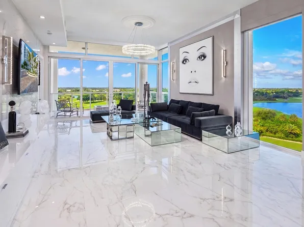 20155 Boca West Drive #Ph B804, Boca Raton, FL 33434