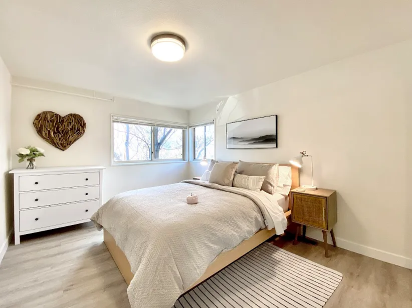 Building Photo - 1860 Alpine Ave #4