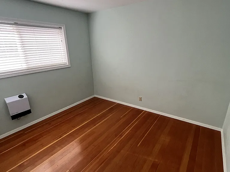 109 N B St — Photo 6